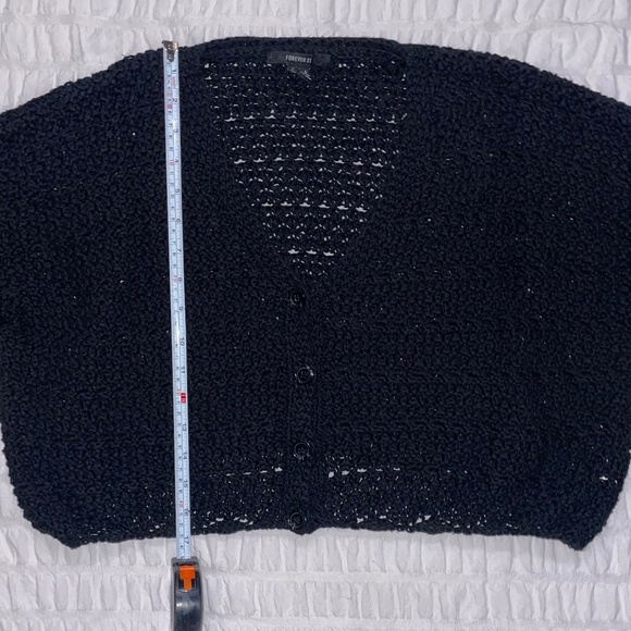 🌟 Capsule Wardrobe Staple  Black Crochet Knit Crop Sweater Women’s Size Large - Picture 2 of 6